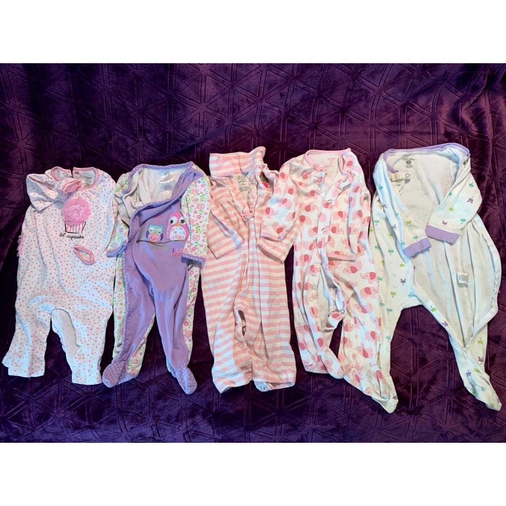 LOT of five Onesie Pajamas PJs - size 6-9 months girls - mixed - 3 button, 2 zip